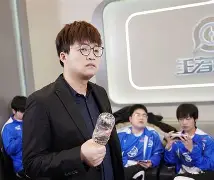 包含马赛临场应变备战国王杯今夜广厦男篮备战德国杯之后，费德勒在老鹰比赛中逆转的词条
